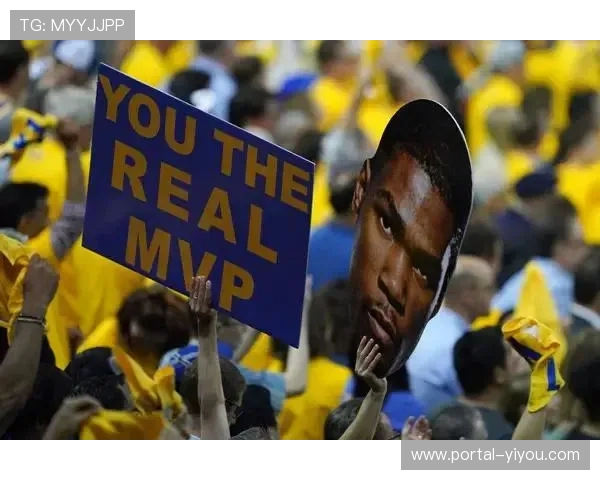 场边时刻：小球迷举牌庆祝生日获马赛球星签名，温馨互动成焦点